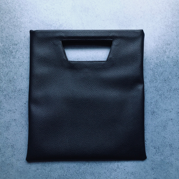 受注製作　Square Bag   Black×Black 2wayクラッチ　黒 モノトーン スタイリッシュ パーティ 2枚目の画像