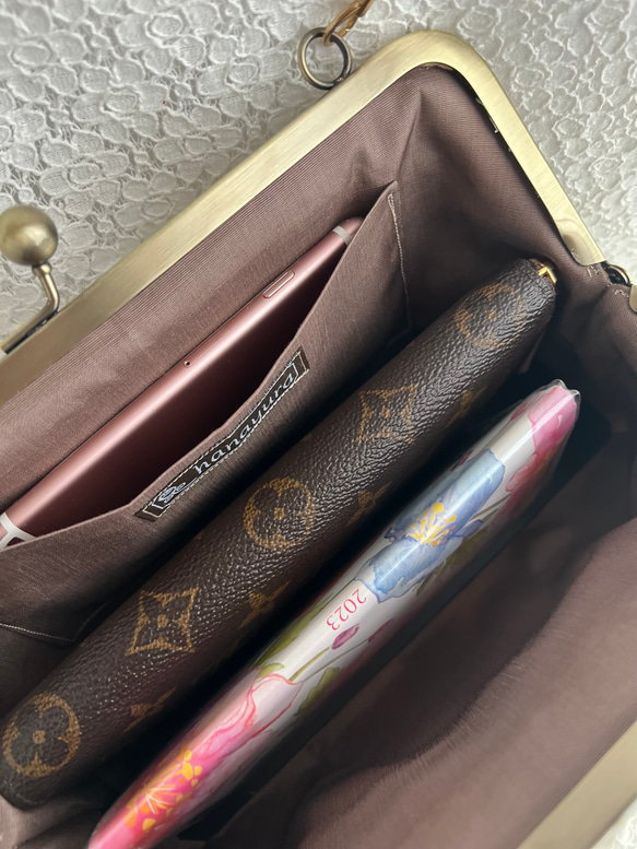 リバティ　長財布も大きめスマホも入るがま口ショルダーバッグ　スイムダンクレアネイビー　受注制作  在庫限りの商品写真