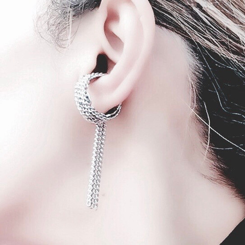 垂れるチェーンcuff. 片耳 ハンドメイド イヤーカフ シルバー メタル