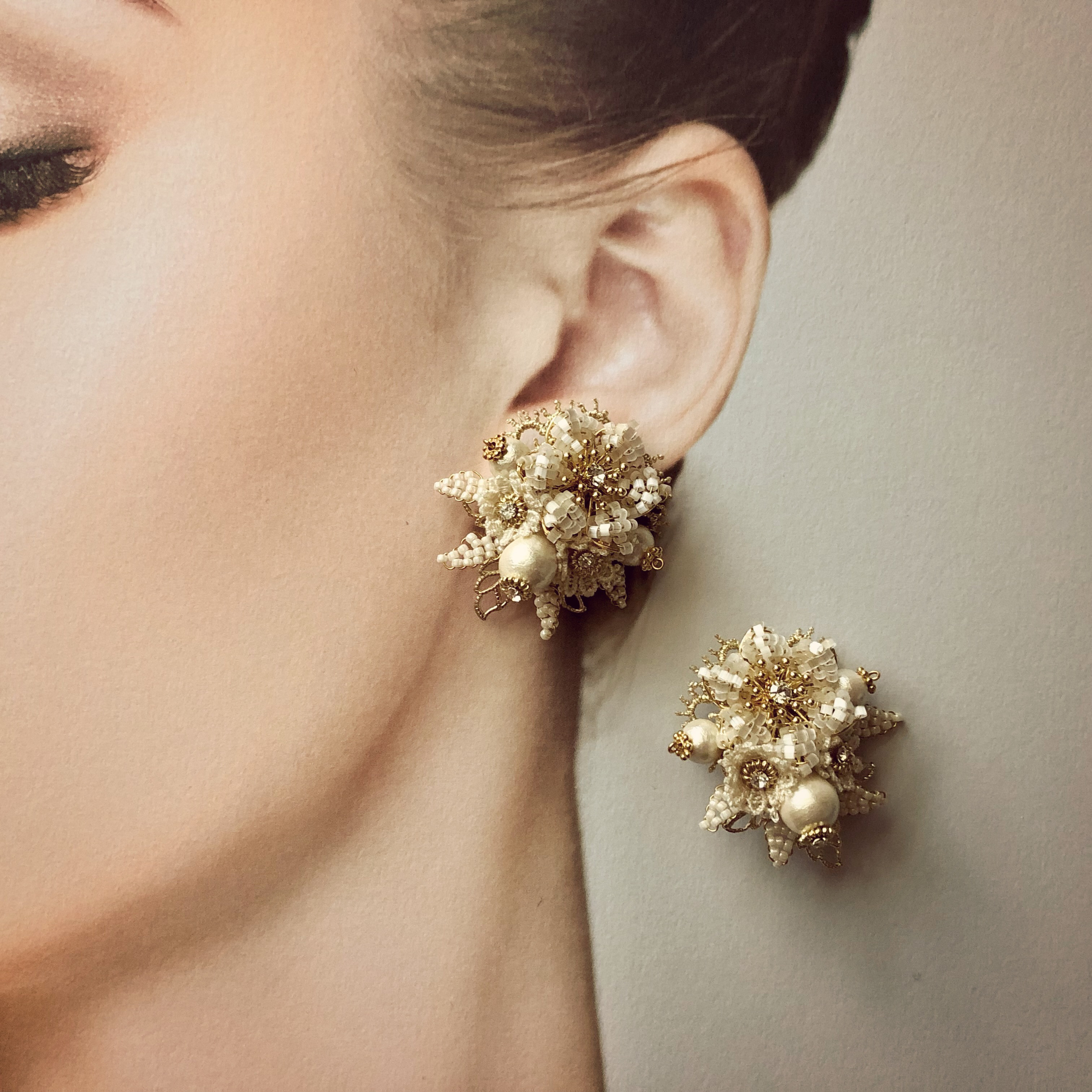 [受注制作] lace & cotton pearl フラワーブーケ  イヤリング (beige gold)
