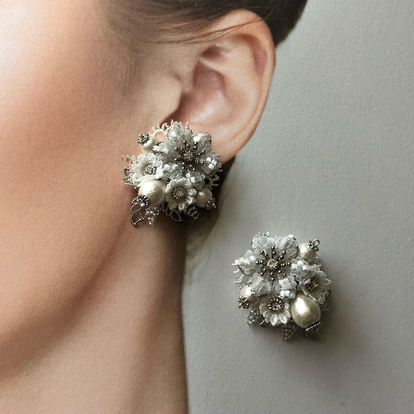 [受注制作] lace & cotton pearl フラワーブーケ  イヤリング (white silver)