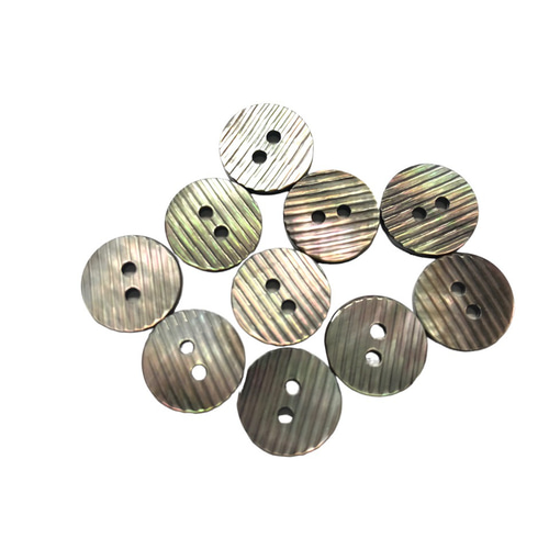 黒蝶貝 全面にストライプの彫刻を施した こだわりの貝ボタン 送料無料