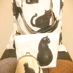 可愛い黒猫ちゃんのトートバッグ＆ポーチとガマ口財布の3点セット。 1枚目の画像