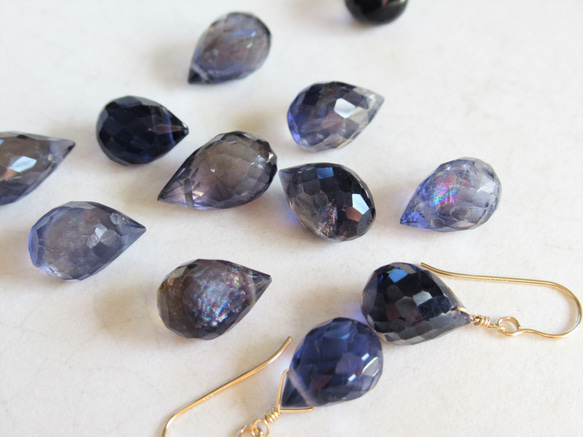 天然石ぷるっと大粒アイオライトのしゃら〜んぶどうピアス14kgf 大粒アイオライト 強多色性 ドロップ *** (14Kgf・Silver925