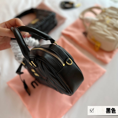 miumiuのハンドバッグ&ショルダーバッグ ショルダーバッグ あゆ 通販