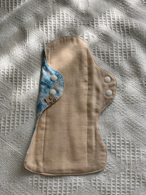 布ナプキンLサイズ（約29cm）オーガニックコットントリプルガーゼ ベージュ 吸収体：ガーゼ×3層 防水布入 2枚目の画像