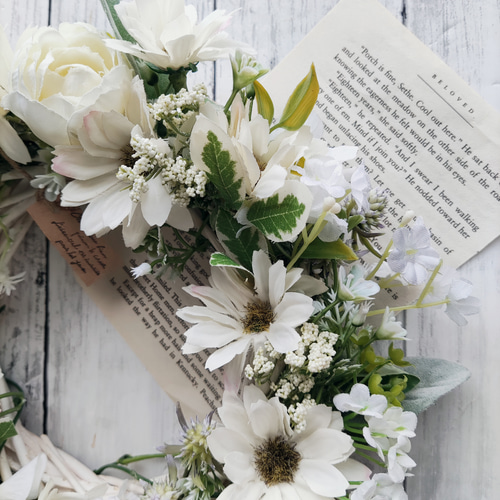 送料無料] flowerティアラ 白のフラワーリース 造花 リース handmade_