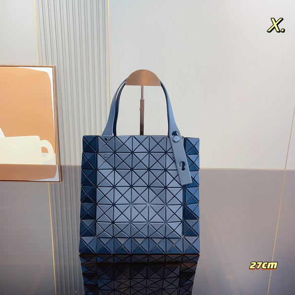 2023/24年秋冬シーズンスタートのお知らせ – isseymiyake.com