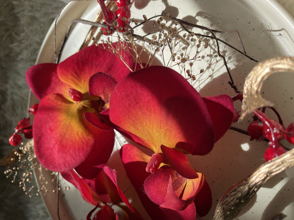 バーガンディ胡蝶蘭　造花ヘアパーツ　造花髪飾り　ウエディングヘア　振袖ヘア 3枚目の画像