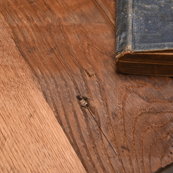 古材で作った丸テーブル　木材_天板：栗材（くり）／脚部：栗材（くり） 9枚目の画像