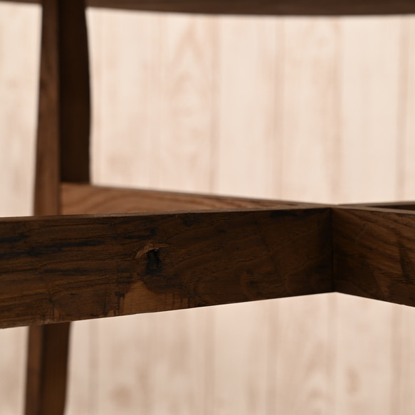 古材で作った丸テーブル　木材_天板：栗材（くり）／脚部：栗材（くり） 12枚目の画像
