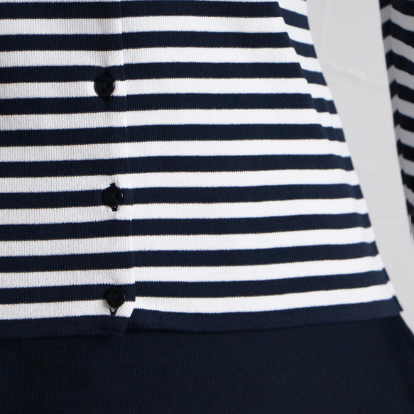 【簡單的設計，一件件穿起來也好看！ ] 條紋圓領彈力長袖開衫 [海軍藍 x 白色] 第13張的照片