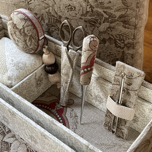 カルトナージュ(大)裁縫箱 天使が可愛らしいリネン(麻)生地の