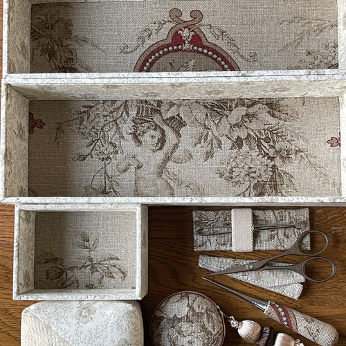 カルトナージュ(大)裁縫箱 天使が可愛らしいリネン(麻)生地の