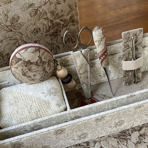 カルトナージュ(大)裁縫箱 天使が可愛らしいリネン(麻)生地の