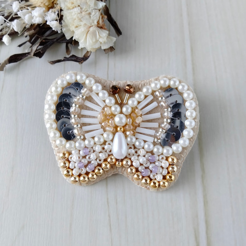 蝶々 ビーズ刺繍ブローチNO.7 蝶々 ビーズ刺繍