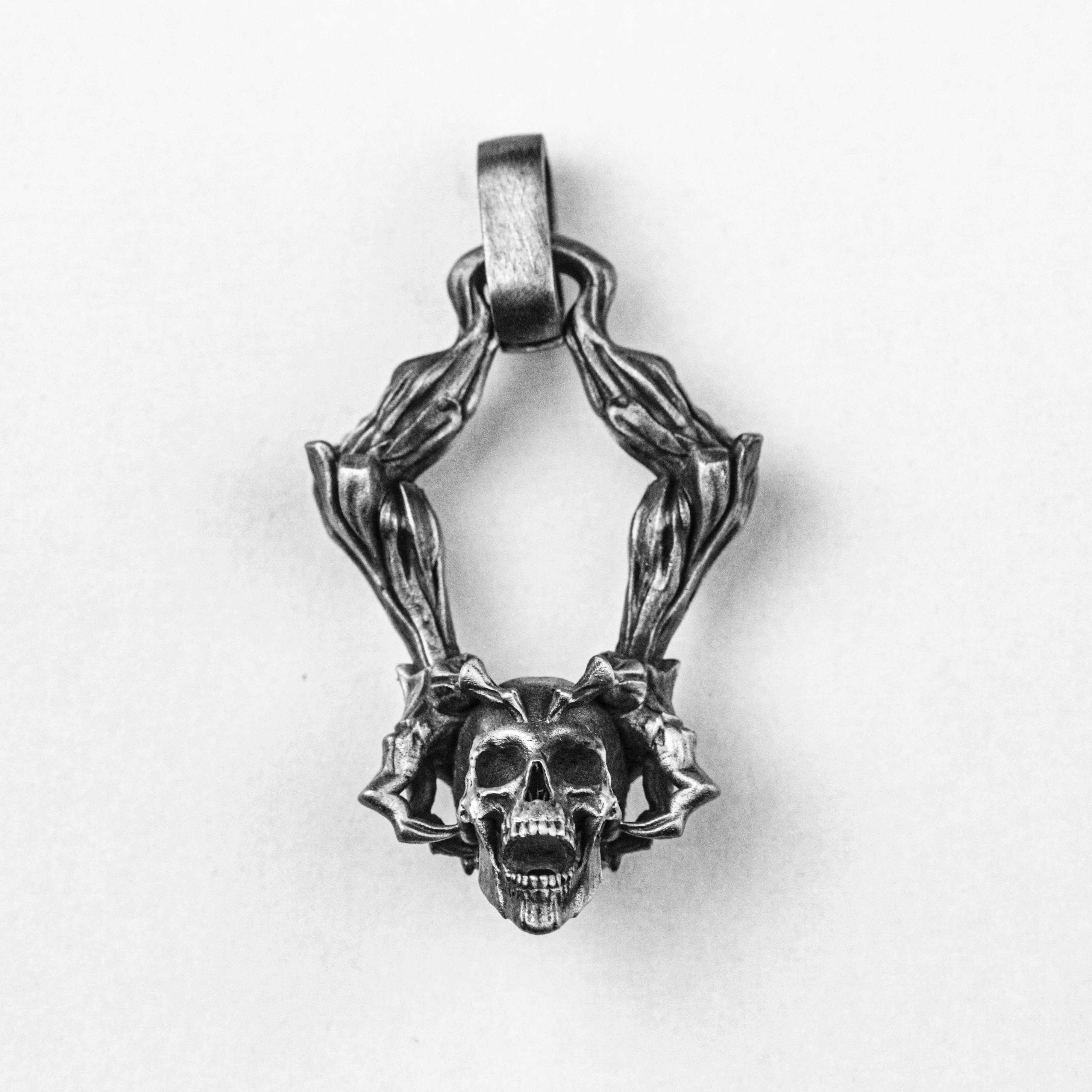 破れた髑髏シルバーペンダント、ダークウッドネックレス、髑髏のお守りネックレス