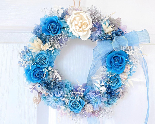 プリザーブドフラワーリース♡パームフラワーとブルーローズのリース 晴れやかブルーのプリザーブドフラワーリース 誕生日/新築祝い/結婚