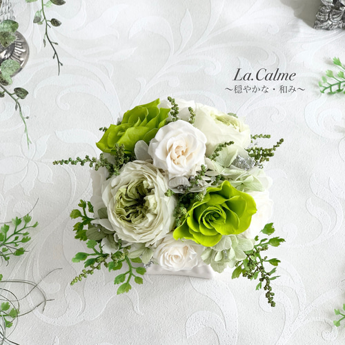 プリザーブドフラワー　アレンジメント　ホワイトグリーンベージュ プリザーブドフラワー ボックス（白グリーン系 Mサイズ）サムライフラワー