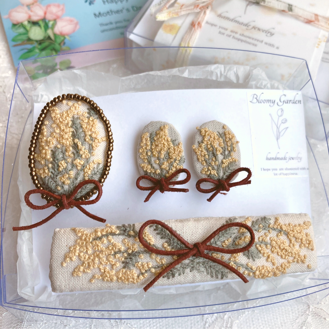 母の日【セット割】ミモザ刺繍のアクセサリー3点セット　耳飾り&ブローチ&バレッタ