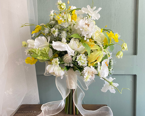 mini　ブーケ　ブートニア フレッシュカラーのクラッチブーケ ウェディングブーケ