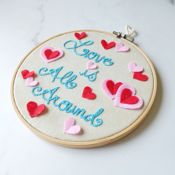 CaCa Crafts | 手工刺繡 Love is All Around 裝飾 第2張的照片