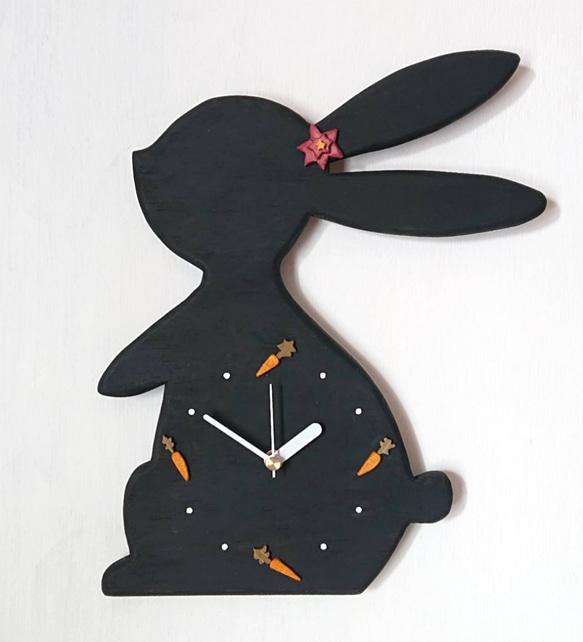 黒ウサギの壁掛け腹時計 1枚目の画像