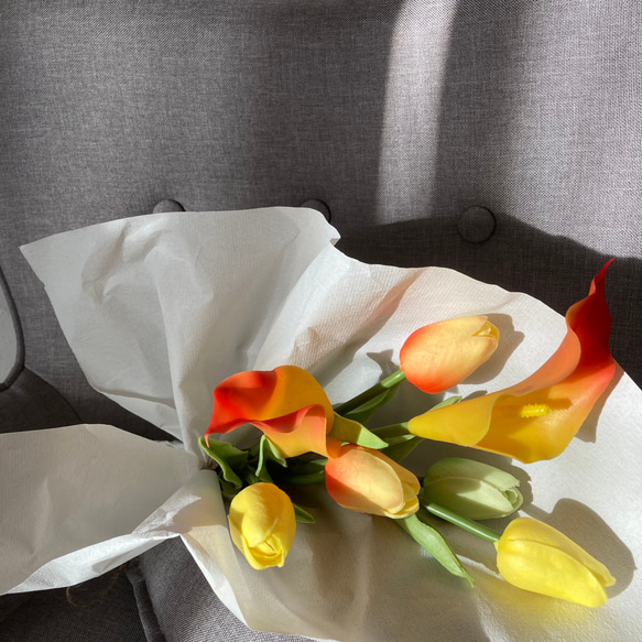 結婚式のウェルカムスペース・ギフト・インテリア・母の日にオススメ　チューリップとカラーのおしゃれ花束　 9枚目の画像