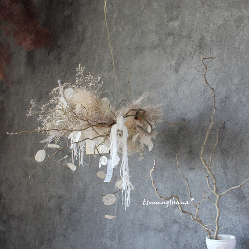 パンパスグラスとアナベルのブルーなフライングリース　エリンジウム　ルリタマアザミ パンパスグラスとアナベルのブルーなフライングリース