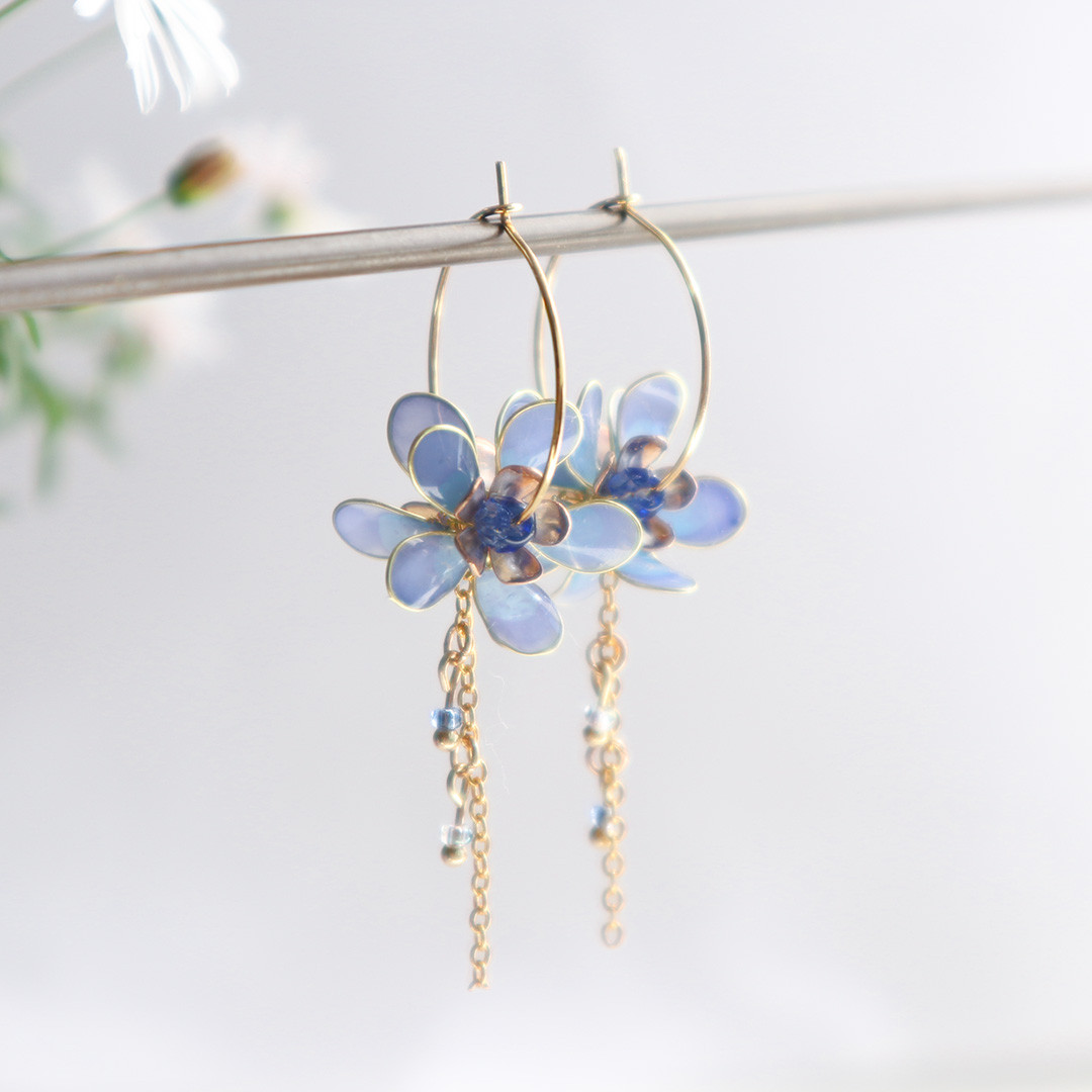 春待つ花耳飾り　青