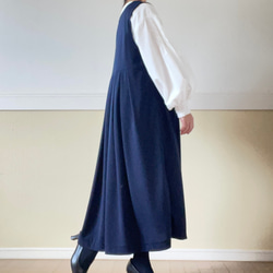 『再販』しなやかに揺れるレーヨンネイビージャンバースカート 2枚目の画像