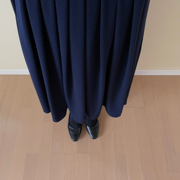 『再販』しなやかに揺れるレーヨンネイビージャンバースカート 6枚目の画像