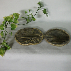 バーゲン Natural ash dish 福袋 灰釉皿 ペア 杉板 斬新 送料２割引き 陶宝石アクセサリー1個進呈 5枚目の画像