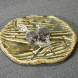 バーゲン Natural ash dish 福袋 灰釉皿 ペア 杉板 斬新 送料２割引き 陶宝石アクセサリー1個進呈 10枚目の画像