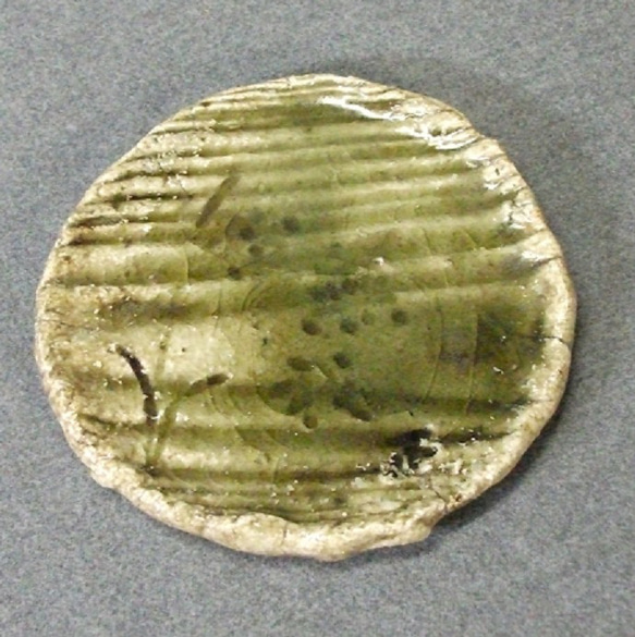 バーゲン Natural ash dish 福袋 灰釉皿 ペア 杉板 斬新 送料２割引き 陶宝石アクセサリー1個進呈 6枚目の画像