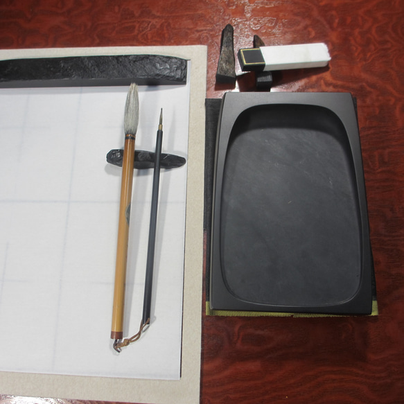 不動の重量感をもつ、中・大筆用「斜面硯」© 土佐硯