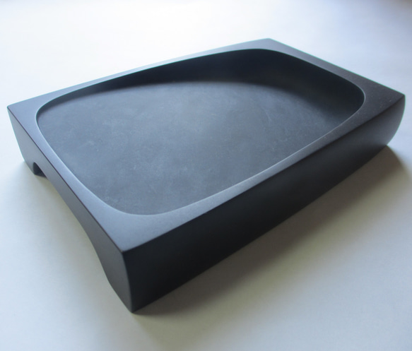 不動の重量感をもつ、中・大筆用「斜面硯」© 土佐硯