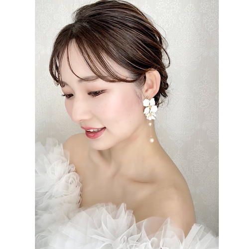 me151 イヤリング 花 大ぶり 揺れる パール ブライダルイヤリング