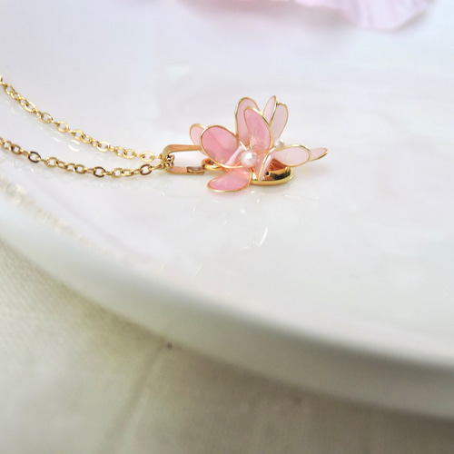 小さな花ネックレス(桜色) ネックレス・ペンダント Lab407 小さな花ネックレス(桜色) ネックレス・ペンダント Lab407