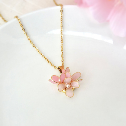 小さな花ネックレス(桜色) ネックレス・ペンダント Lab407 小さな花ネックレス(桜色) ネックレス・ペンダント Lab407