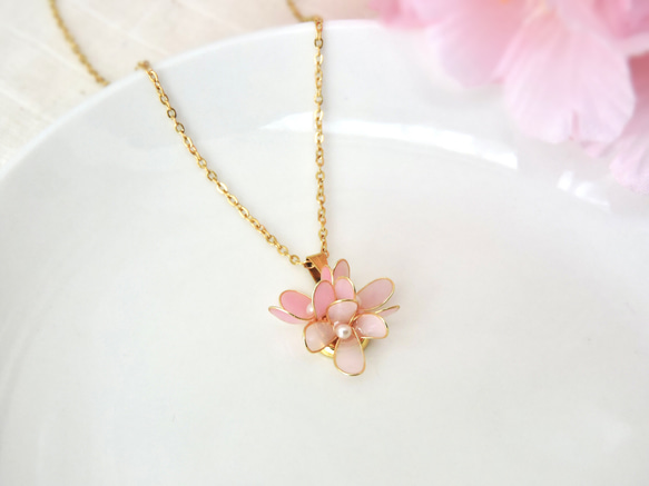 小さな花ネックレス（桜色） 1枚目の画像