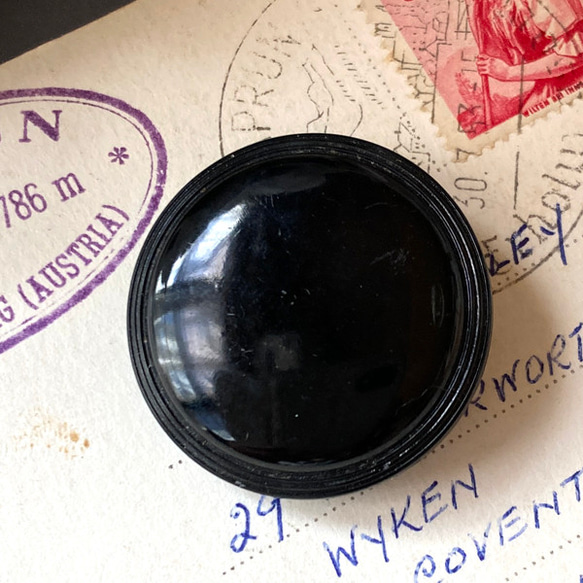 【送料無料】1個 1930s チェコ製 アンティーク ヴィンテージ 黒ガラスボタン 素材 [EY8469] 2枚目の画像