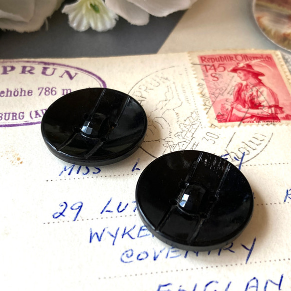 【送料無料】2個 1930s チェコ製 アンティーク ヴィンテージ 黒ガラスボタン 素材 [EY8475] 1枚目の画像