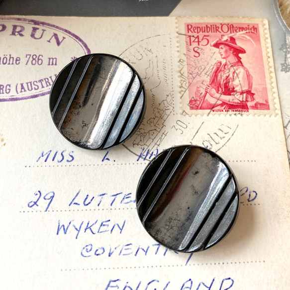 【送料無料】2個 1930s チェコ製 アンティーク ヴィンテージ 黒ガラスボタン 素材 [EY8476] 2枚目の画像