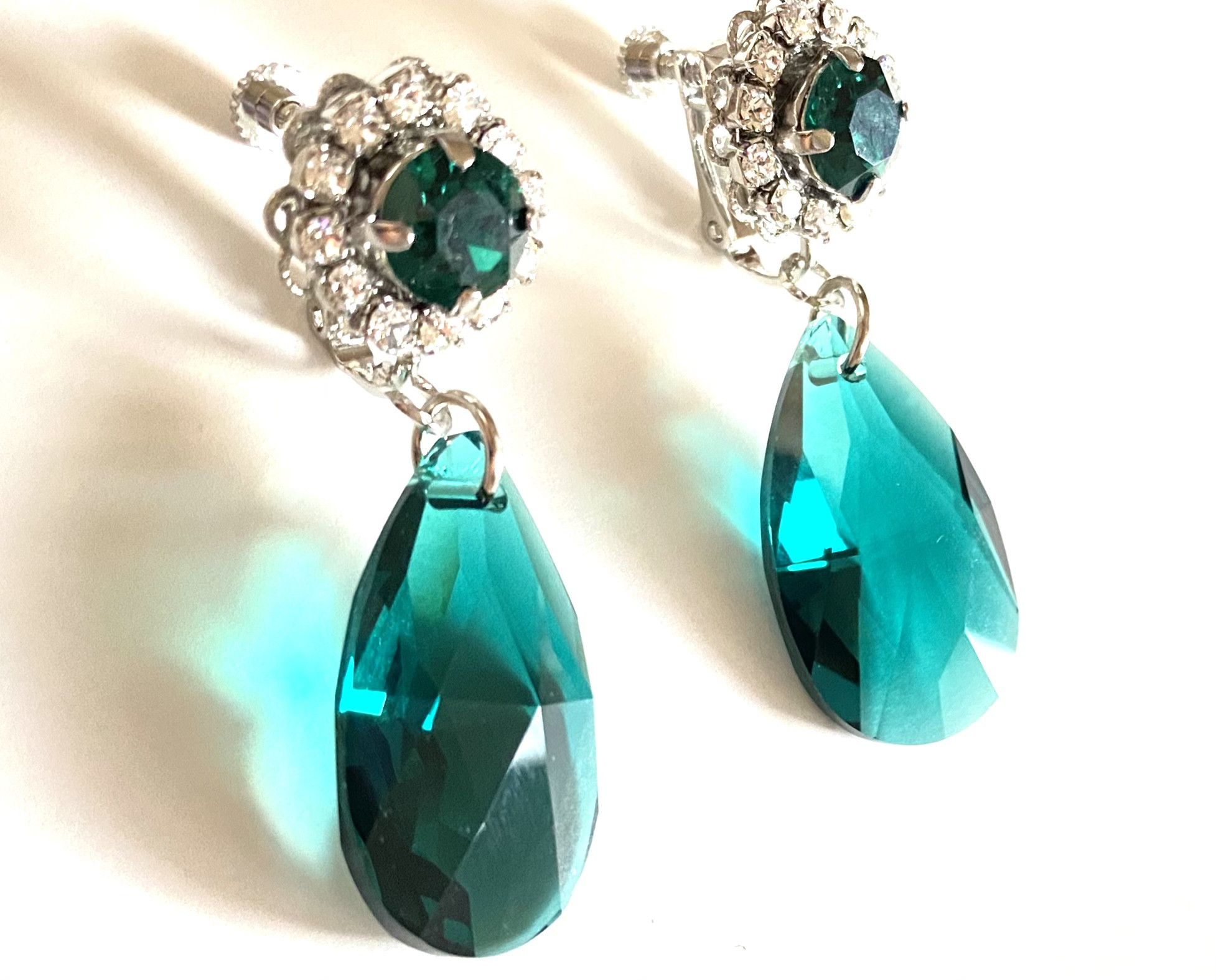 【　オーストリア製　swarovski 　エメラルド　chandelier イヤリング　52㎜　】ウェディング　　ダンス