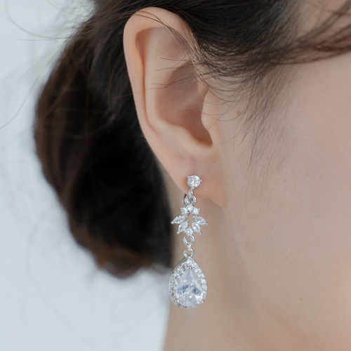 ◇送料無料◇花嫁に輝きを添える ティアドロップピアス