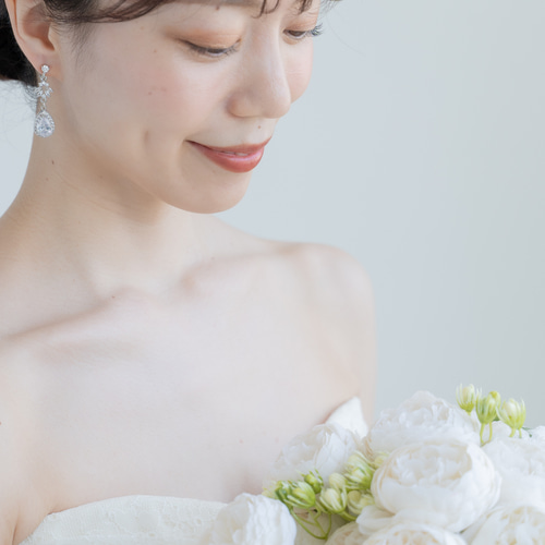 ◇送料無料◇花嫁に輝きを添える ティアドロップピアス／イヤリング