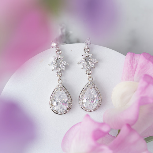 ◇送料無料◇花嫁に輝きを添える ティアドロップピアス