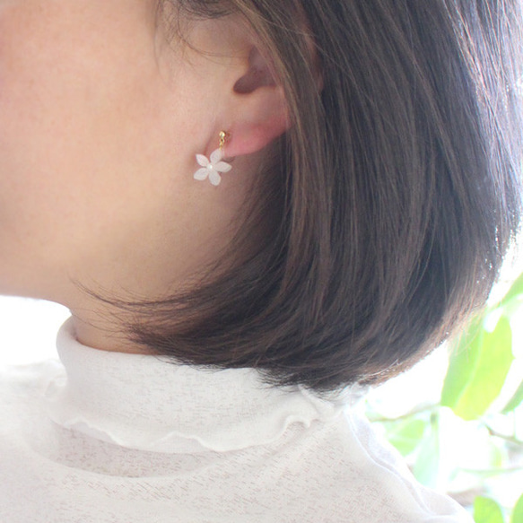 茉莉樹脂非穿孔耳環（耳環）【日本製造】Flower/Flower 第2張的照片