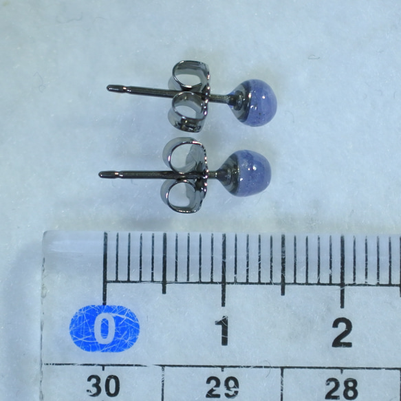 （獨一無二的商品）坦桑石耳釘（4 毫米，鈦柱） 第5張的照片